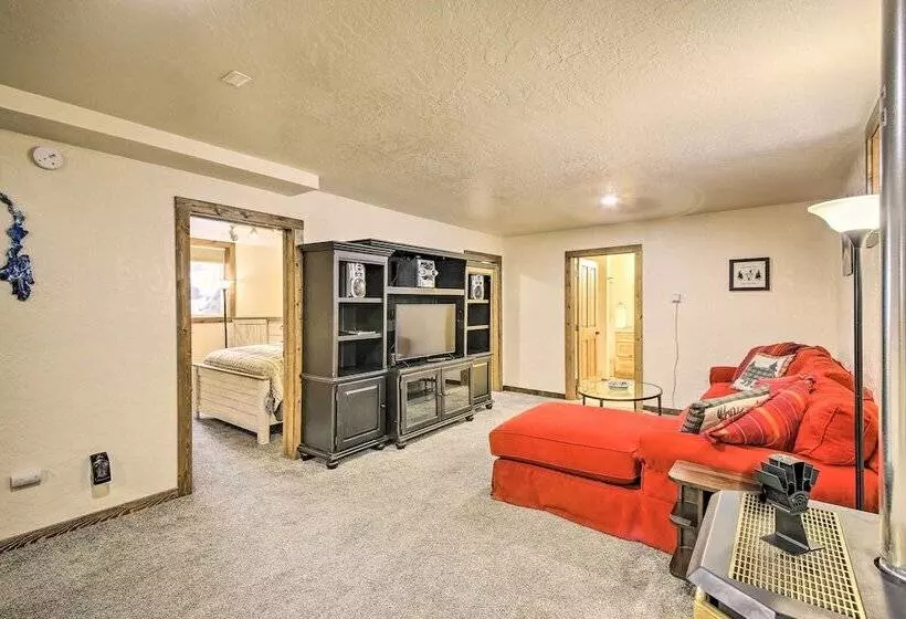 Priest Lake Apartment Near Hiking Trails!