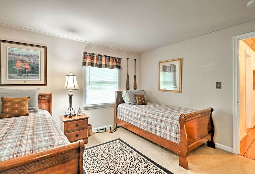 Relaxing Eagle Rock Resort Home 1 Block To Lake!