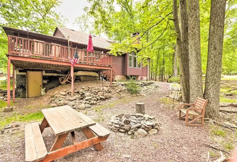 Relaxing Eagle Rock Resort Home   1 Block To Lake!