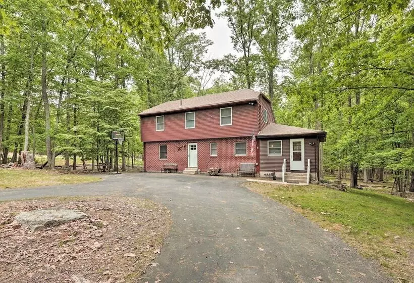 Relaxing Eagle Rock Resort Home   1 Block To Lake!