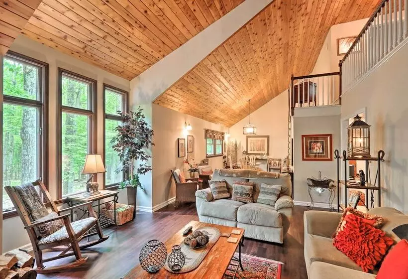 Relaxing Eagle Rock Resort Home   1 Block To Lake!