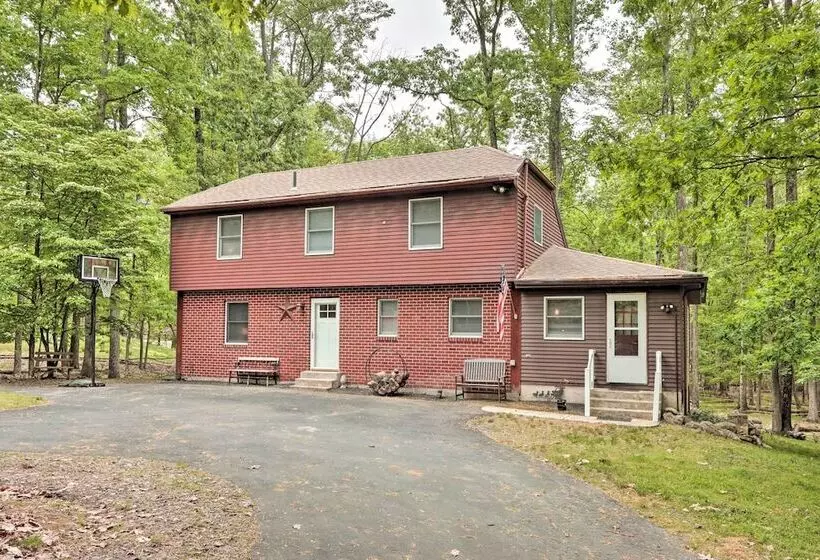 Relaxing Eagle Rock Resort Home   1 Block To Lake!