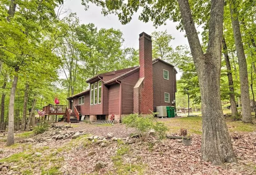 Relaxing Eagle Rock Resort Home   1 Block To Lake!