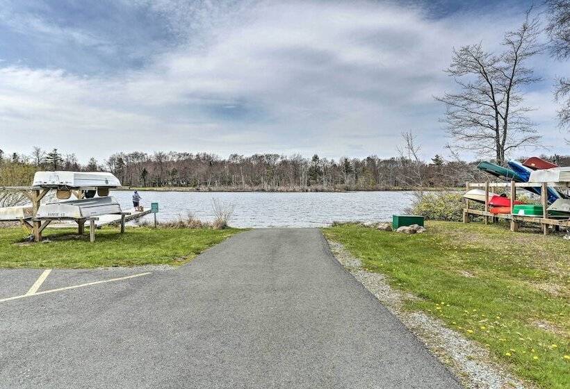 Tobyhanna Cabin W/ Deck, Community Pool & Golf!