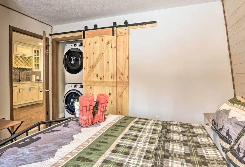 Tobyhanna Cabin W/ Deck, Community Pool & Golf!