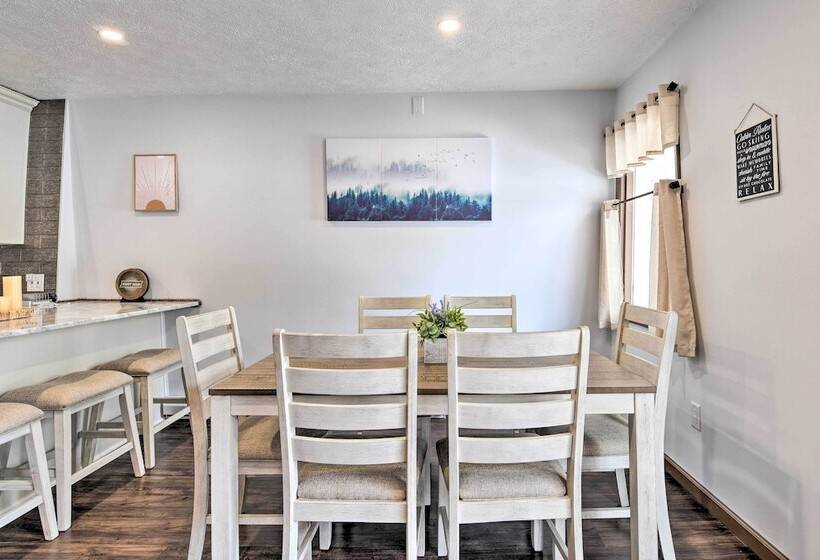 Tobyhanna Cabin W/ Deck, Community Pool & Golf!