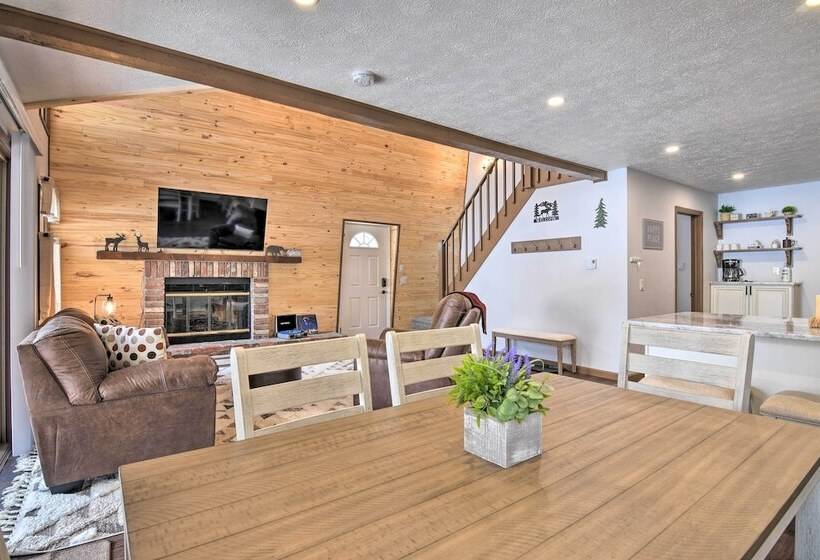 Tobyhanna Cabin W/ Deck, Community Pool & Golf!