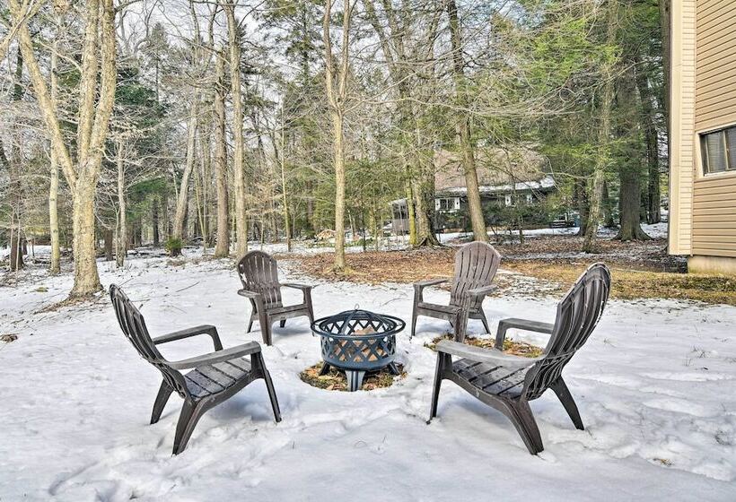 Tobyhanna Cabin W/ Deck, Community Pool & Golf!