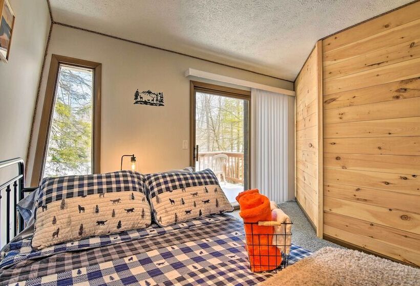 Tobyhanna Cabin W/ Deck, Community Pool & Golf!