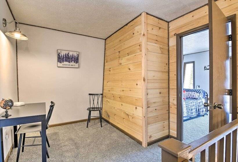 Tobyhanna Cabin W/ Deck, Community Pool & Golf!