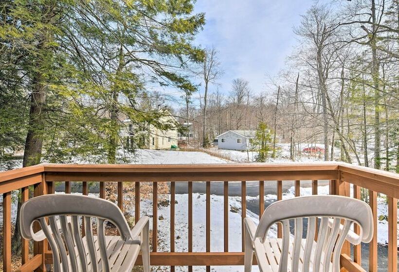 Tobyhanna Cabin W/ Deck, Community Pool & Golf!