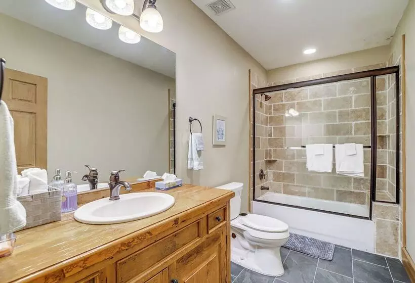 Hot Tub & Fire Pit: Secluded Gem In Franklin