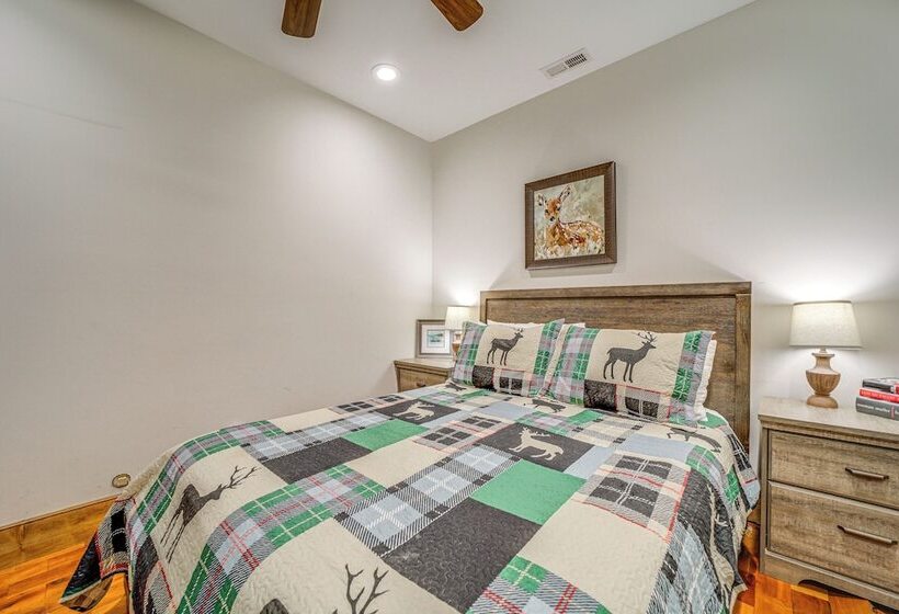 Hot Tub & Fire Pit: Secluded Gem In Franklin