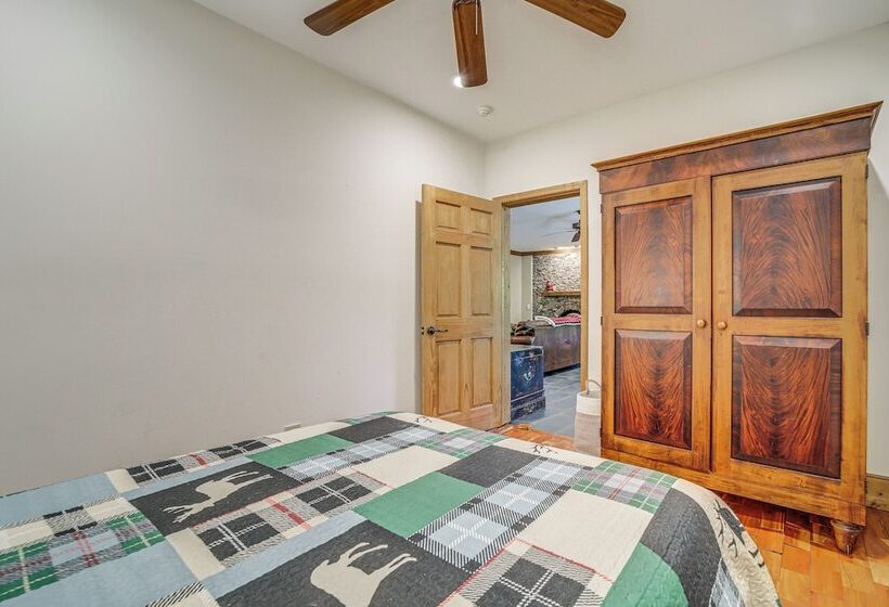 Hot Tub & Fire Pit: Secluded Gem In Franklin