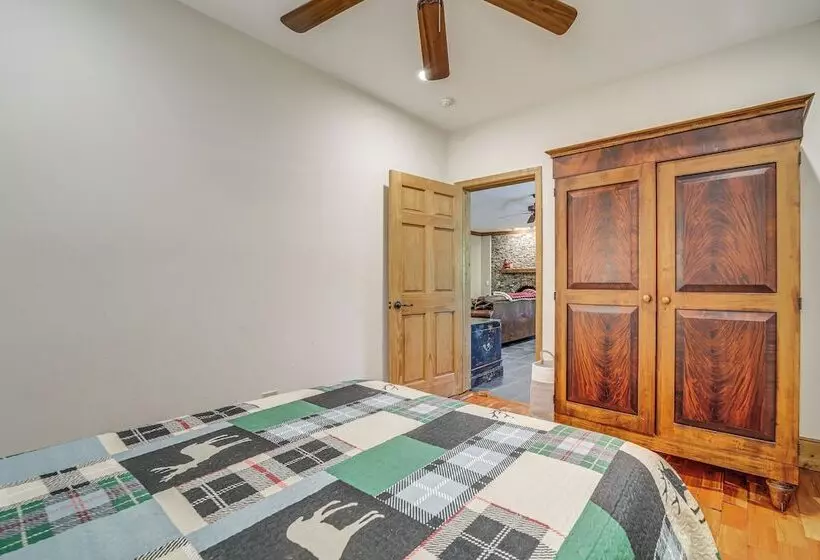 Hot Tub & Fire Pit: Secluded Gem In Franklin