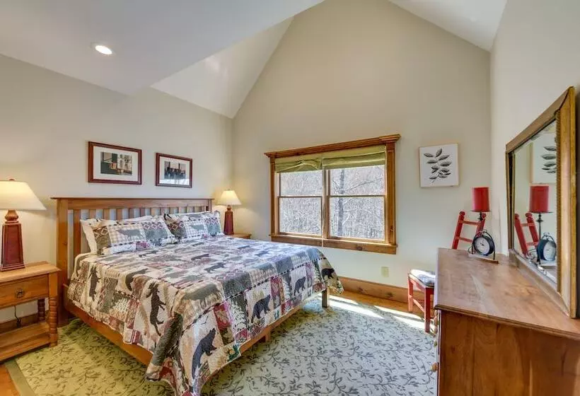 Hot Tub & Fire Pit: Secluded Gem In Franklin