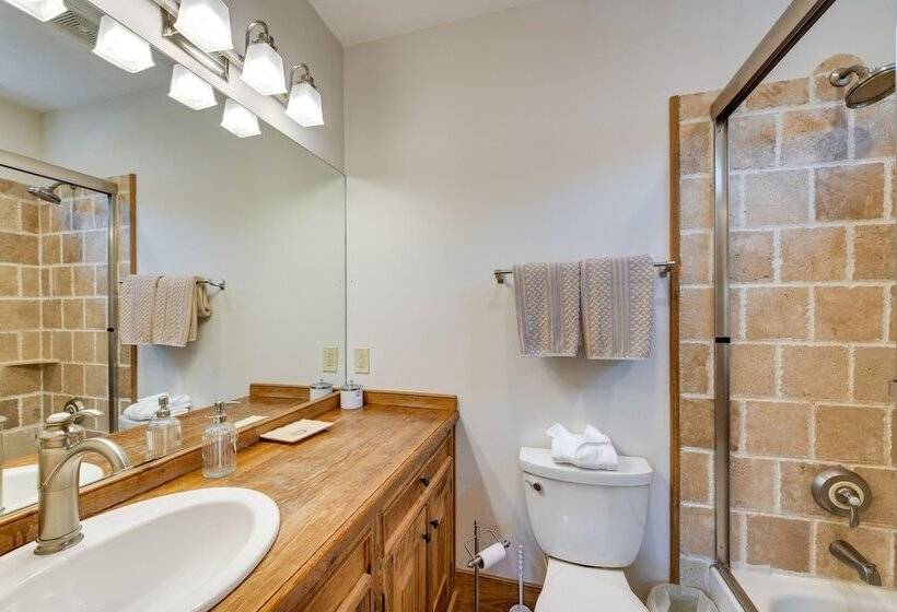 Hot Tub & Fire Pit: Secluded Gem In Franklin