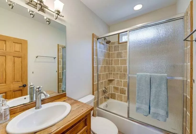 Hot Tub & Fire Pit: Secluded Gem In Franklin