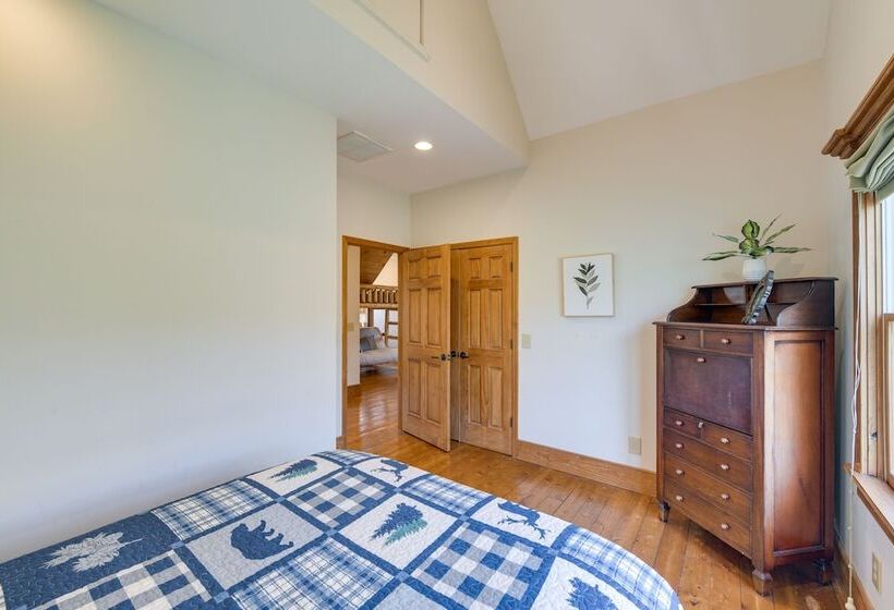 Hot Tub & Fire Pit: Secluded Gem In Franklin