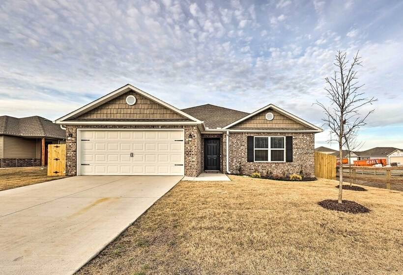 Siloam Springs Home, Close To Parks & Trails!