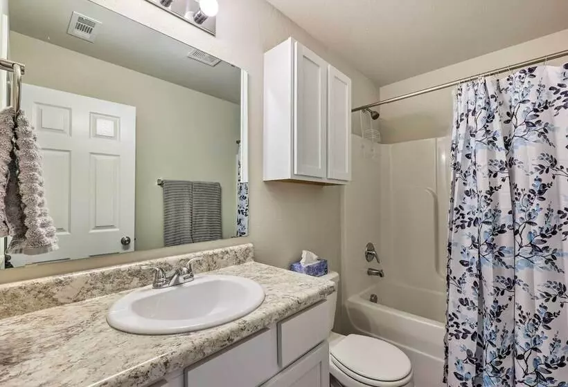 Siloam Springs Home, Close To Parks & Trails!