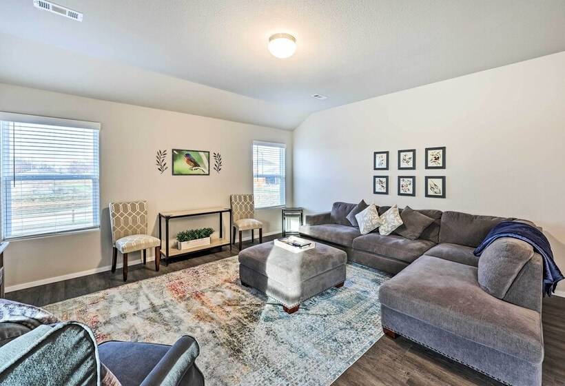 Siloam Springs Home, Close To Parks & Trails!