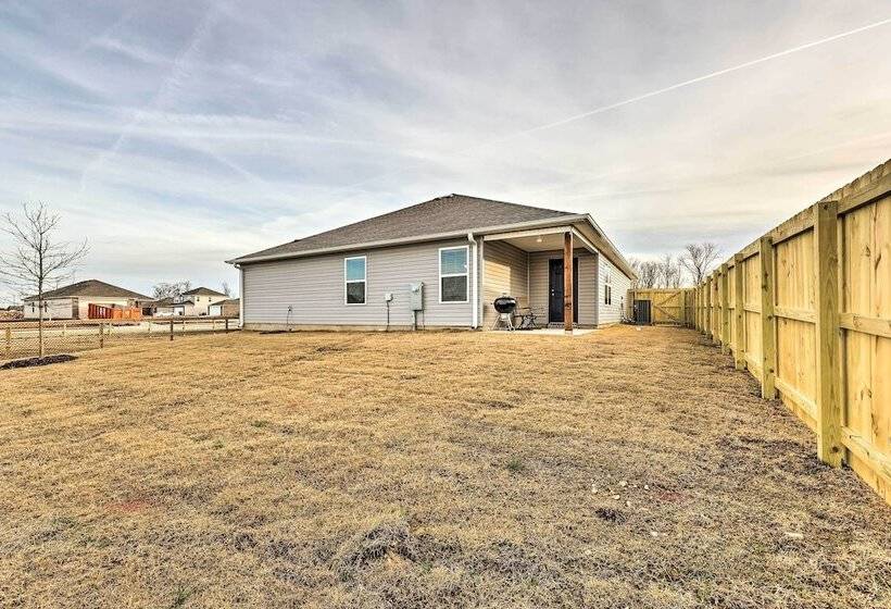 Siloam Springs Home, Close To Parks & Trails!