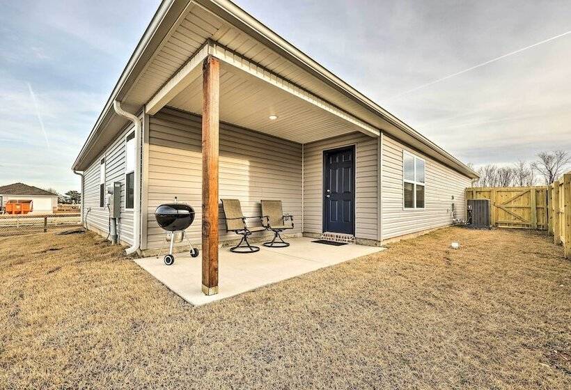 Siloam Springs Home, Close To Parks & Trails!