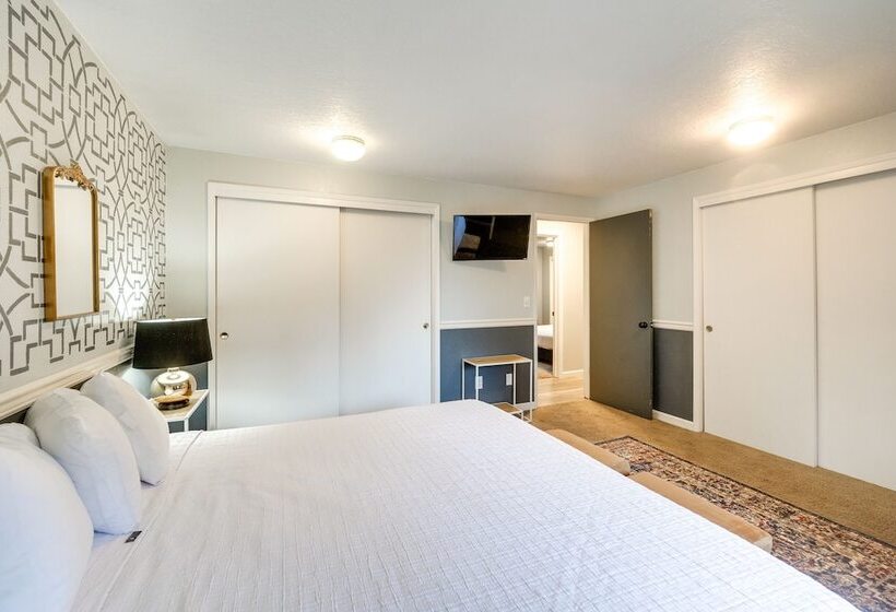 Mount Vernon Home W/ Private Hot Tub