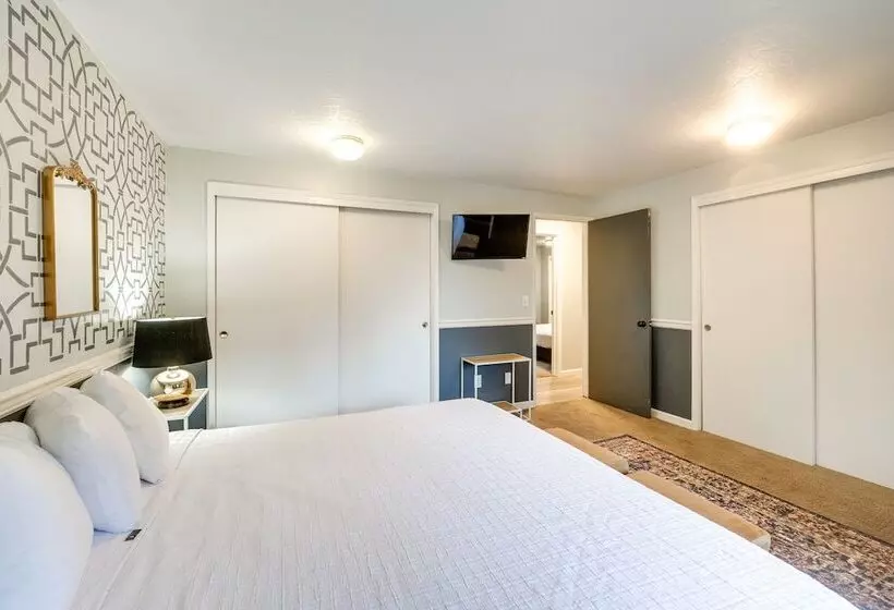 Mount Vernon Home W/ Private Hot Tub