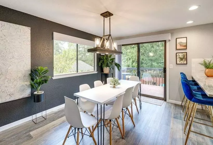 Mount Vernon Home W/ Private Hot Tub