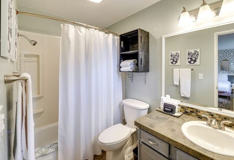 Mount Vernon Home W/ Private Hot Tub