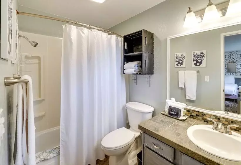 Mount Vernon Home W/ Private Hot Tub