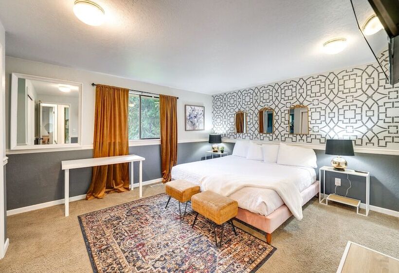 Mount Vernon Home W/ Private Hot Tub