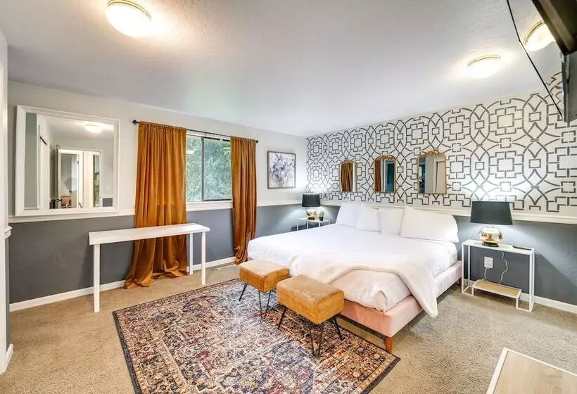 Mount Vernon Home W/ Private Hot Tub