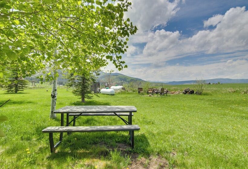 Stunning Gallatin Gateway Mountain Retreat!