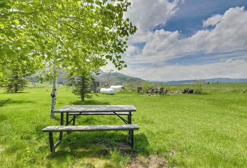 Stunning Gallatin Gateway Mountain Retreat!