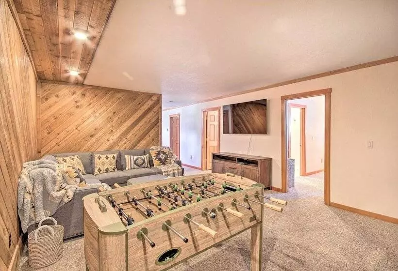 Stunning Gallatin Gateway Mountain Retreat!