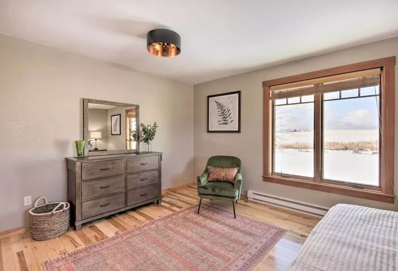 Stunning Gallatin Gateway Mountain Retreat!