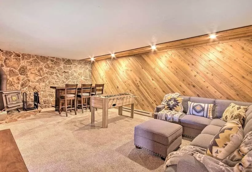 Stunning Gallatin Gateway Mountain Retreat!