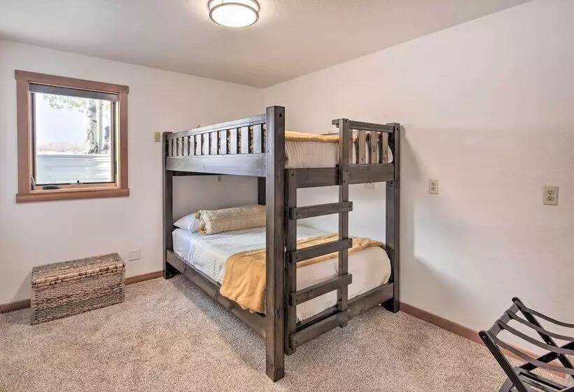 Stunning Gallatin Gateway Mountain Retreat!