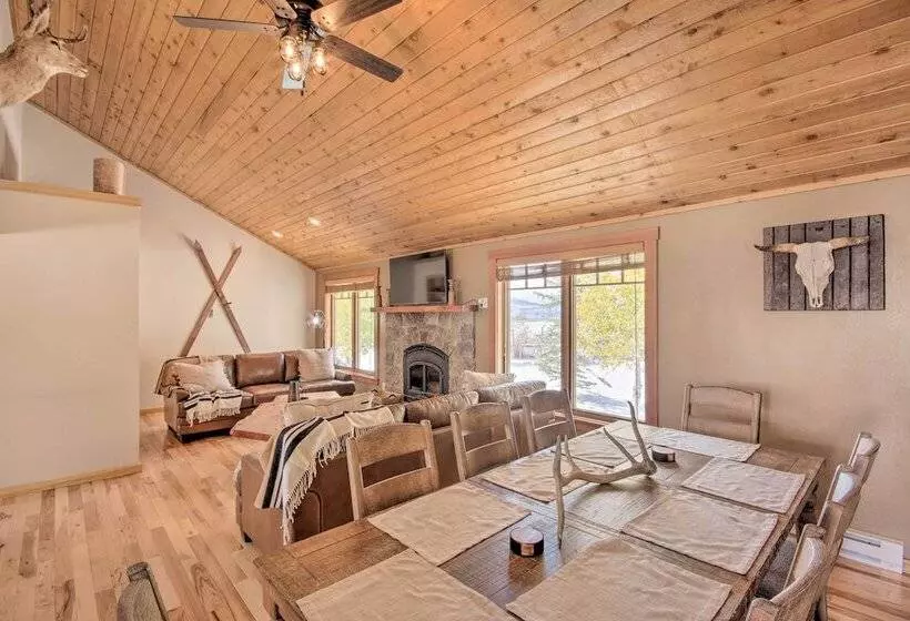 Stunning Gallatin Gateway Mountain Retreat!