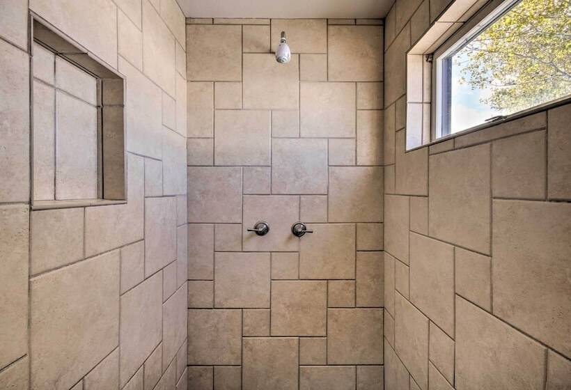 Stunning Gallatin Gateway Mountain Retreat!