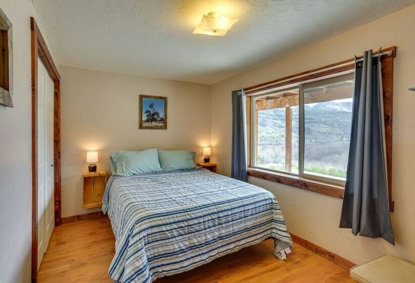 Stunning Hilltop Home By John Day Fossil Beds