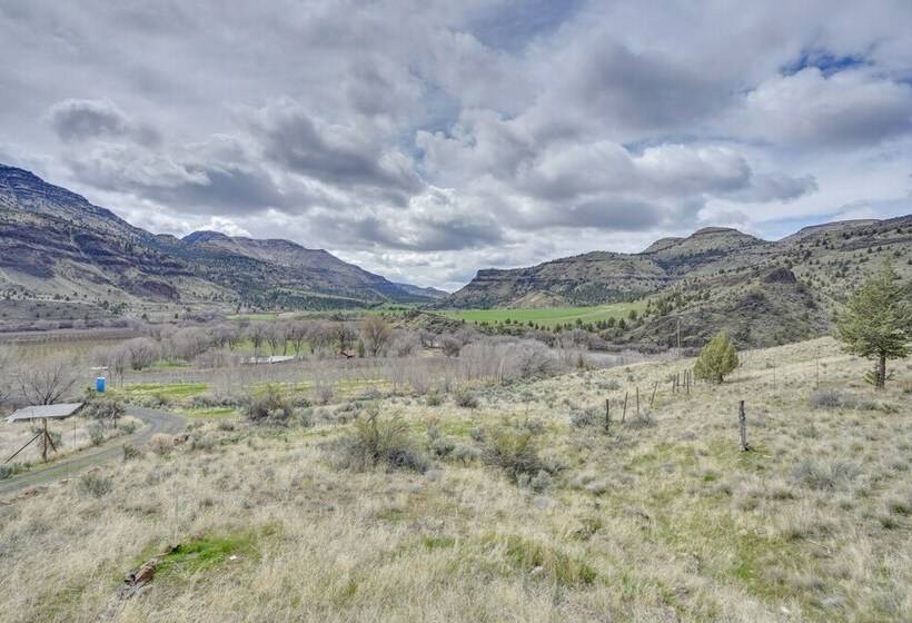 Stunning Hilltop Home By John Day Fossil Beds
