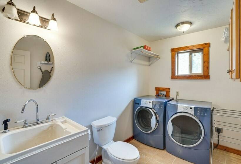 Stunning Hilltop Home By John Day Fossil Beds