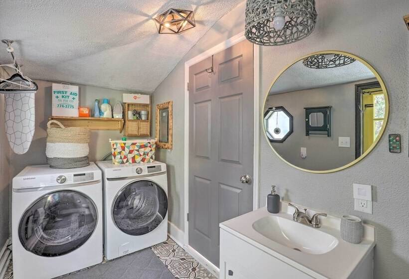 Stylish Woodfin Home W/ Backyard & Fire Pit