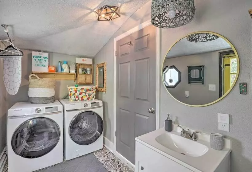 Stylish Woodfin Home W/ Backyard & Fire Pit