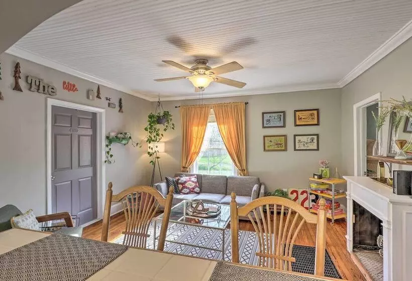 Stylish Woodfin Home W/ Backyard & Fire Pit