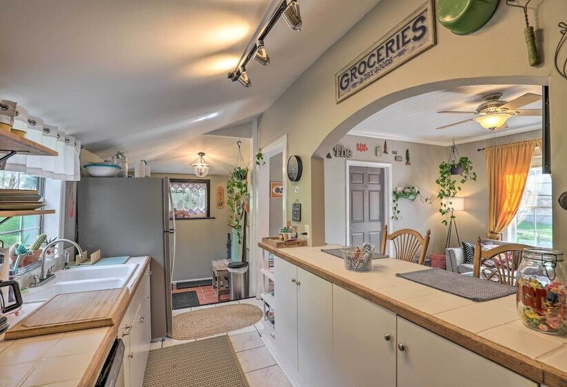 Stylish Woodfin Home W/ Backyard & Fire Pit